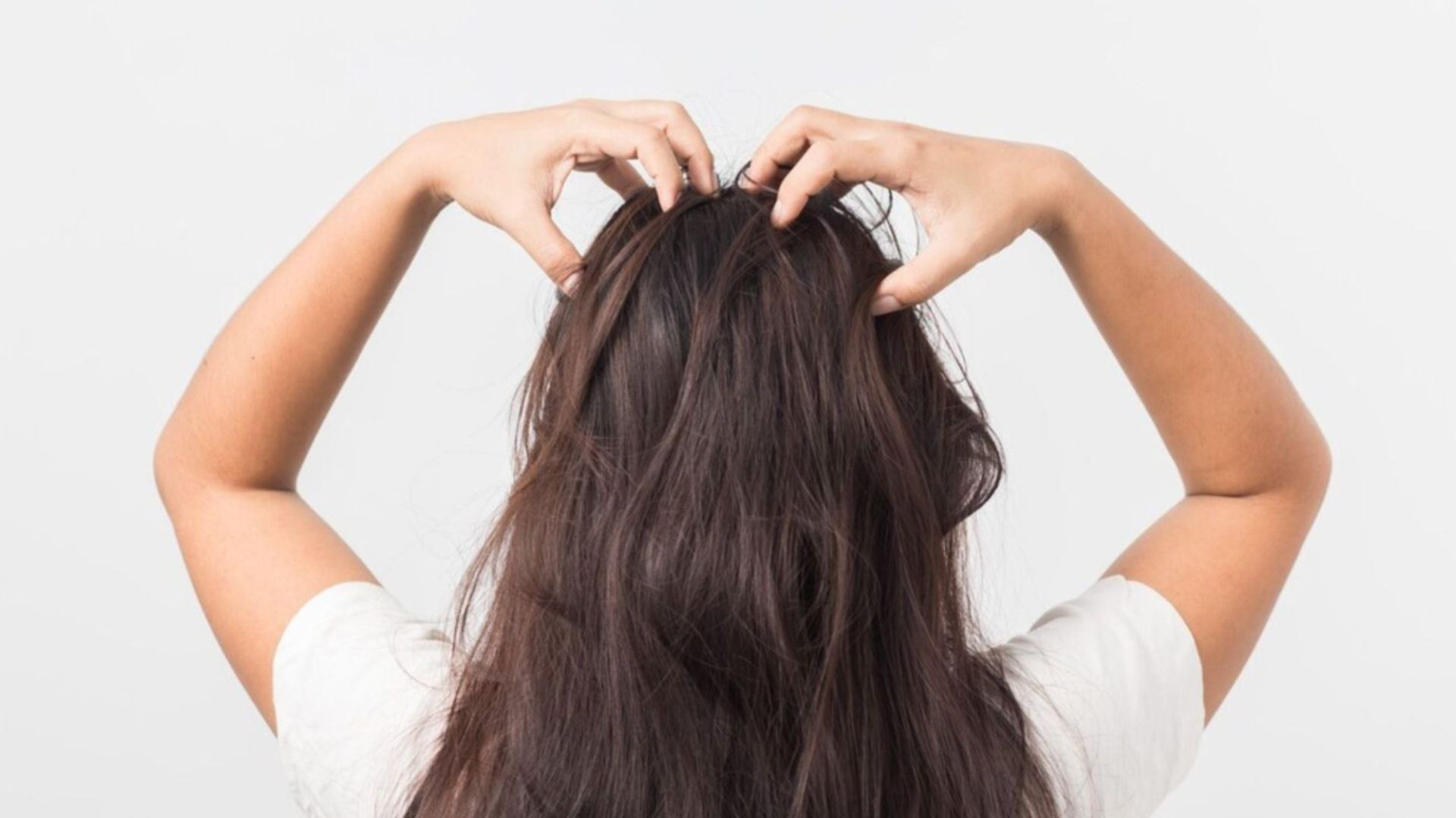 Read more about the article 10 Natural Methods to Refresh and Revitalize Your Scalp