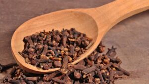 Read more about the article Health Benefits of Drinking Clove Water Every Morning