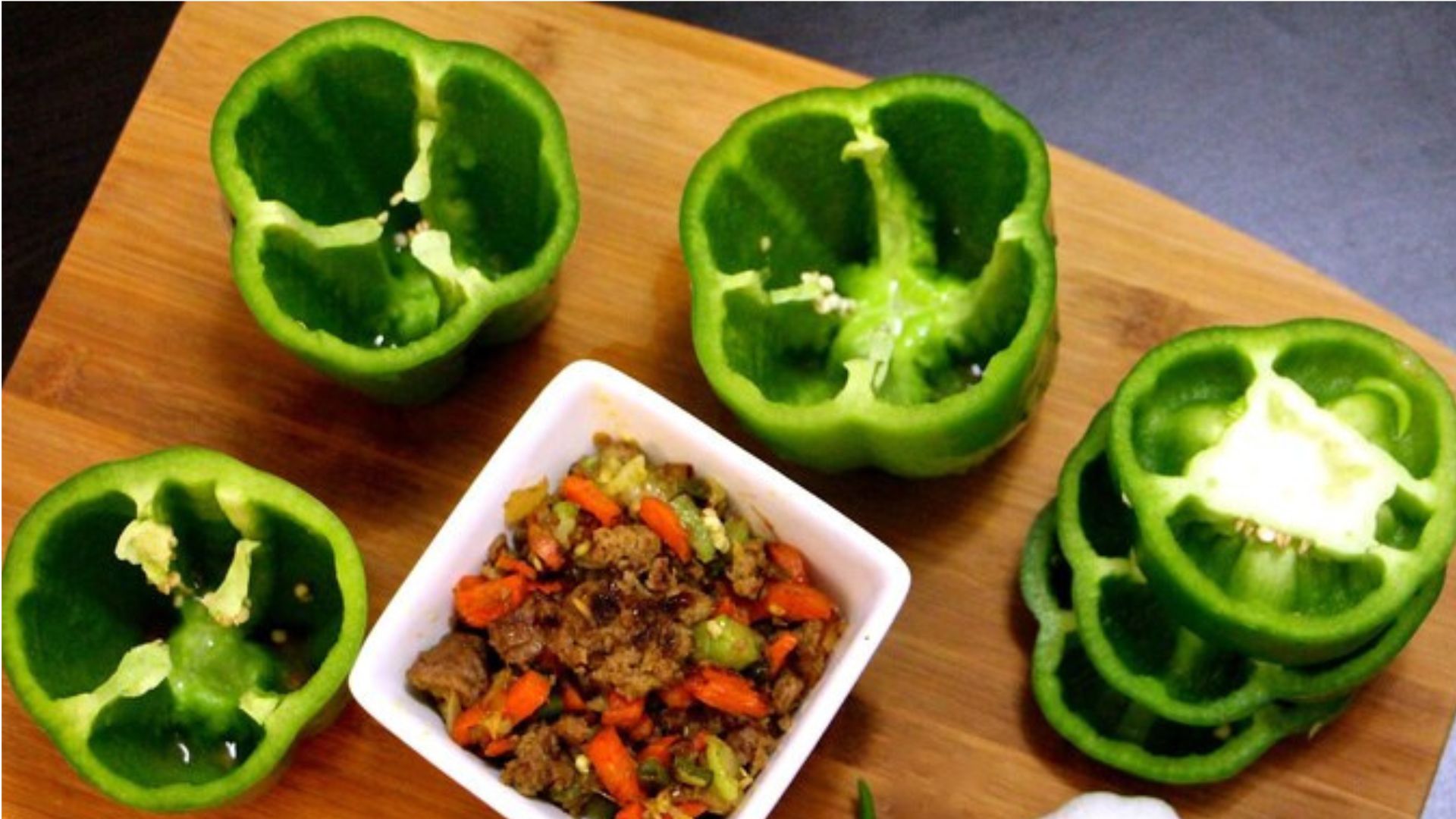 You are currently viewing How to Use Green Capsicum in Indian-Style Dinner Dishes